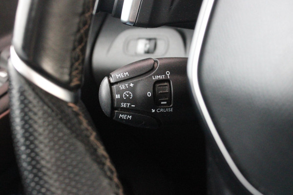 Peugeot Rifter 1.2 130PK AUTOMAAT GT-LINE | PANORAMA DAK INCL. BAGAGE DEK | TREKHAAK | NAVIGATIE | APPLE CARPLAY/ANDROID AUTO | PARKEERSENSOREN ACHTER | LICHTMETALEN VELGEN | CLIMATE CONTROL | CRUISE CONTROL | DAB+ RADIO |