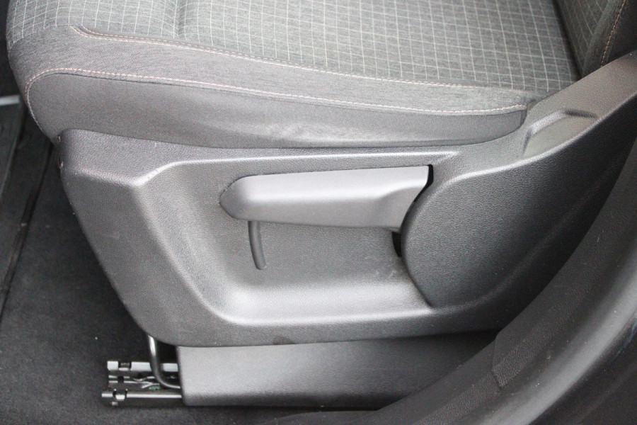 Peugeot Rifter 1.2 130PK AUTOMAAT GT-LINE | PANORAMA DAK INCL. BAGAGE DEK | TREKHAAK | NAVIGATIE | APPLE CARPLAY/ANDROID AUTO | PARKEERSENSOREN ACHTER | LICHTMETALEN VELGEN | CLIMATE CONTROL | CRUISE CONTROL | DAB+ RADIO |