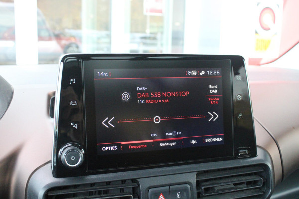 Peugeot Rifter 1.2 130PK AUTOMAAT GT-LINE | PANORAMA DAK INCL. BAGAGE DEK | TREKHAAK | NAVIGATIE | APPLE CARPLAY/ANDROID AUTO | PARKEERSENSOREN ACHTER | LICHTMETALEN VELGEN | CLIMATE CONTROL | CRUISE CONTROL | DAB+ RADIO |