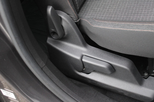 Peugeot Rifter 1.2 130PK AUTOMAAT GT-LINE | PANORAMA DAK INCL. BAGAGE DEK | TREKHAAK | NAVIGATIE | APPLE CARPLAY/ANDROID AUTO | PARKEERSENSOREN ACHTER | LICHTMETALEN VELGEN | CLIMATE CONTROL | CRUISE CONTROL | DAB+ RADIO |