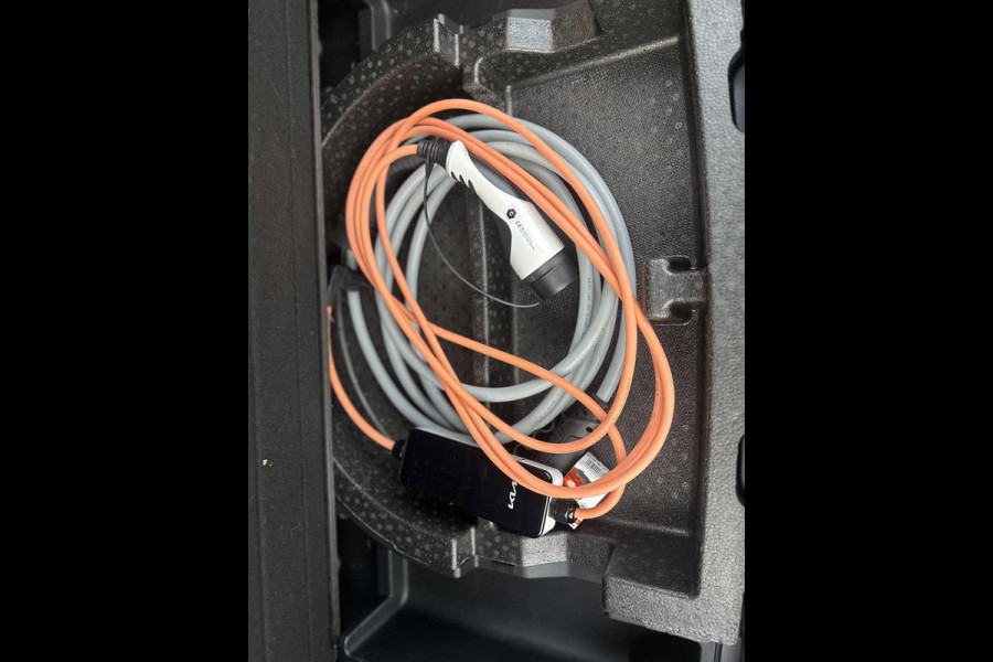 Kia e-Niro Edition 64 kWh 3-fase lader | SOH 94% |1e eigenaar | Origineel Nederlands | Dealeronderhouden | Stoel + stuur verwarming |Rijklaar prijs met garantie!