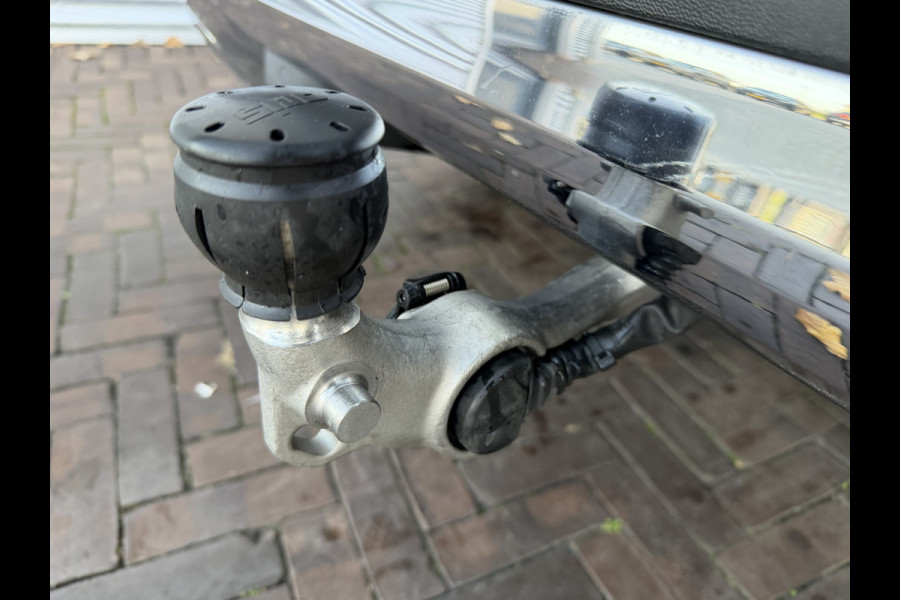 Mercedes-Benz GLC 300e 4MATIC Premium