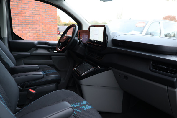 Ford Transit Custom 300 2.0 TDCI L2H1 Sport 170 PK DC | L+R Schuifdeur | Dubbel Cabine | 360 Camera | ACC | Blind Spot | Navigatie | Camera | CarPla | Raptor Edition | Elek. Trekhaak | 5-Zitter | BPM VRIJ | Verlengde fabrieksgarantie tot 12-2029 | Dubbel Cabine