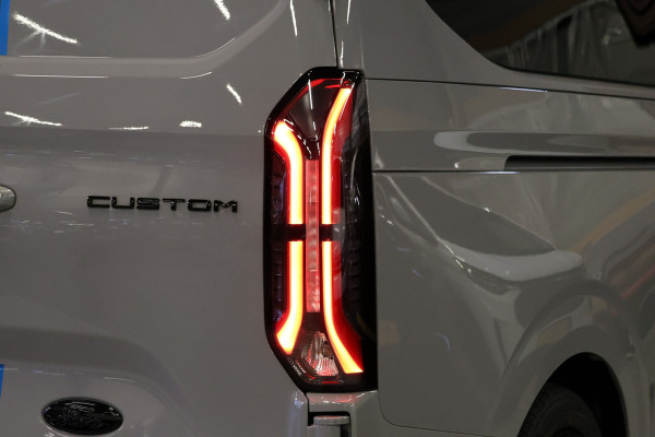 Ford Transit Custom 300 2.0 TDCI L2H1 Sport 170 PK DC | L+R Schuifdeur | Dubbel Cabine | 360 Camera | ACC | Blind Spot | Navigatie | Camera | CarPla | Raptor Edition | Elek. Trekhaak | 5-Zitter | BPM VRIJ | Verlengde fabrieksgarantie tot 12-2029 | Dubbel Cabine