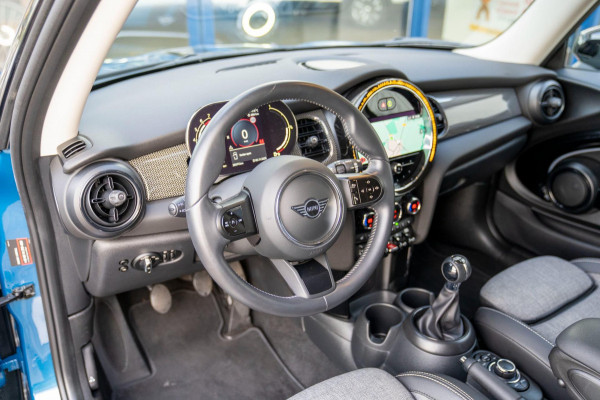 MINI Cooper 1.5 Classic | Prijs rijklaar incl. 12 mnd garantie | Lmv Navi Camera Pdc Apple/Android Stoelverw