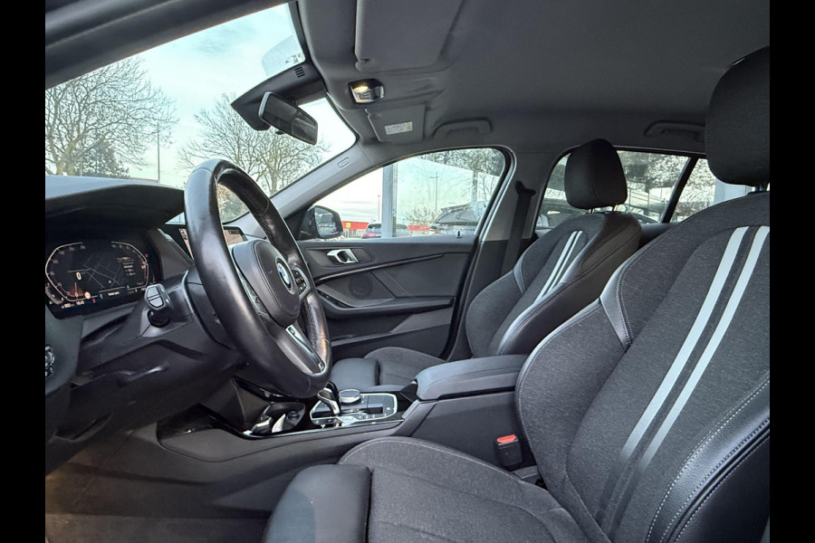 BMW 1-serie 118i Aut. Exe Sportline M-Int | Trekhaak | Facelift | Virtual Cockpit |