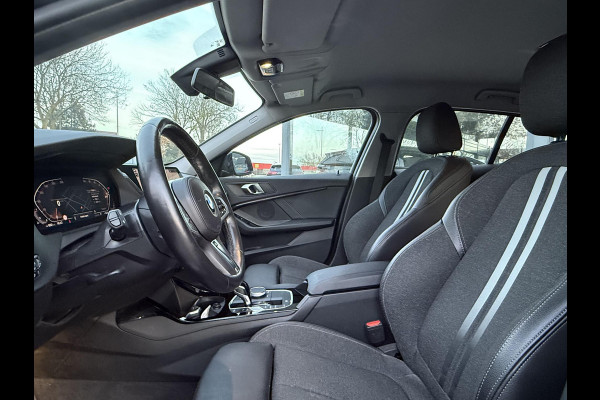 BMW 1-serie 118i Aut. Exe Sportline M-Int | Trekhaak | Facelift | Virtual Cockpit |