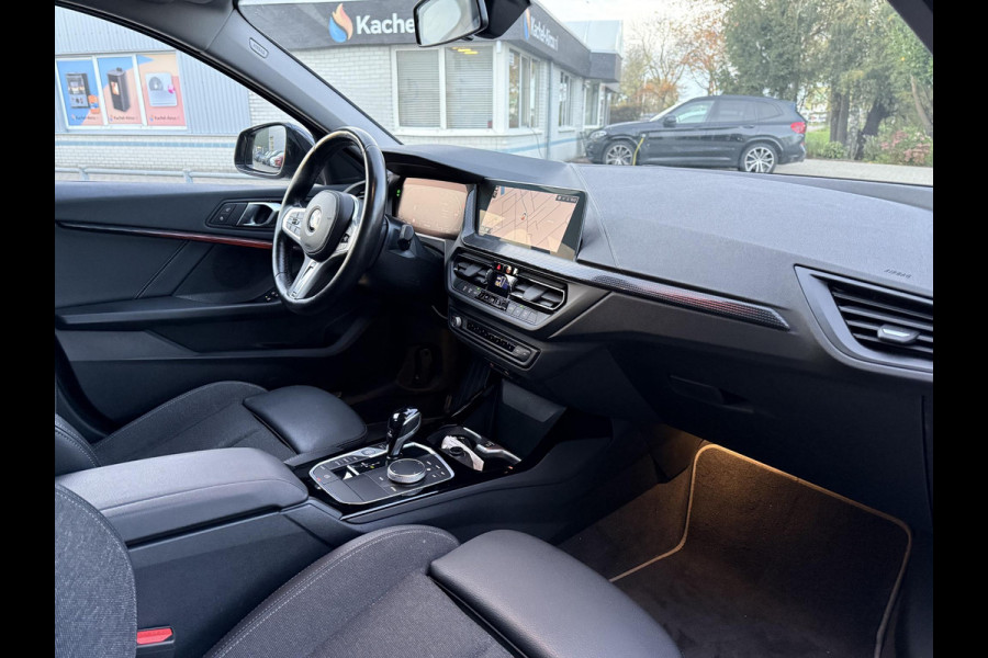 BMW 1-serie 118i Aut. Exe Sportline M-Int | Trekhaak | Facelift | Virtual Cockpit |