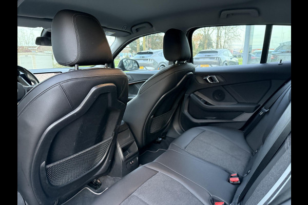 BMW 1-serie 118i Aut. Exe Sportline M-Int | Trekhaak | Facelift | Virtual Cockpit |