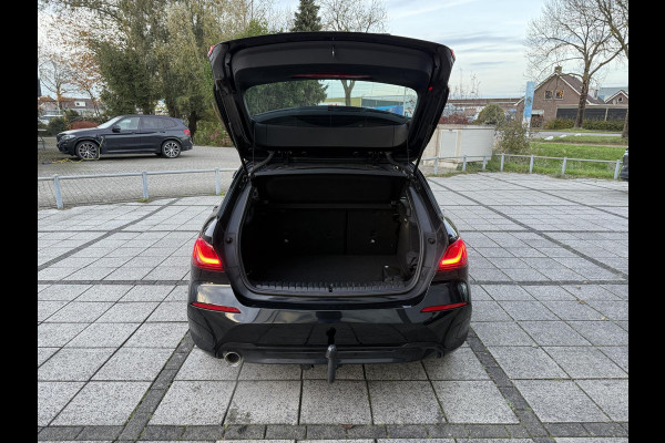 BMW 1-serie 118i Aut. Exe Sportline M-Int | Trekhaak | Facelift | Virtual Cockpit |