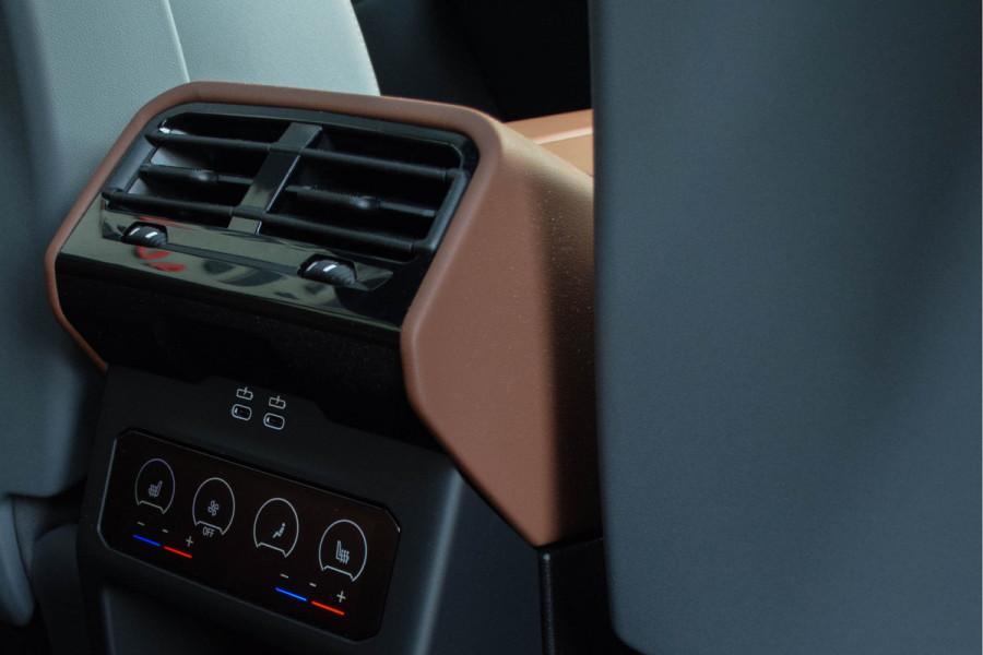 BMW 5 Serie 550e xDrive M-Sport Pro/ Panoramadak/ Bouwers & Wilkins/ 4-wiel sturing/ 360kW