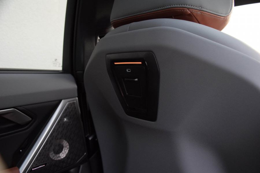 BMW 5 Serie 550e xDrive M-Sport Pro/ Panoramadak/ Bouwers & Wilkins/ 4-wiel sturing/ 360kW