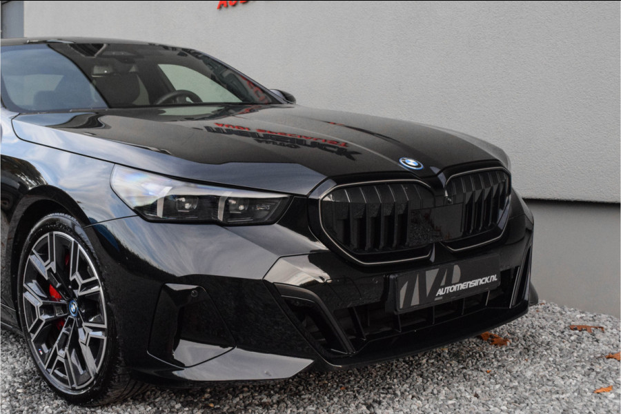 BMW 5 Serie 550e xDrive M-Sport Pro/ Panoramadak/ Bouwers & Wilkins/ 4-wiel sturing/ 360kW