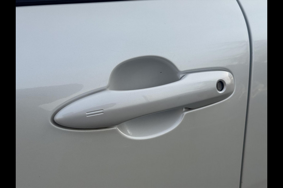 Toyota Corolla Cross 1.8 Hybrid Style | Parelmoer wit, Dodehoekherkenning, Parkeersensoren, Stoel + Stuurverwarming, Keyless, 18 inch