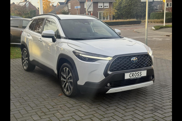 Toyota Corolla Cross 1.8 Hybrid Style | Parelmoer wit, Dodehoekherkenning, Parkeersensoren, Stoel + Stuurverwarming, Keyless, 18 inch