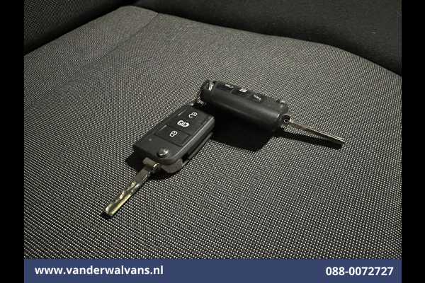 Volkswagen Crafter 2.0 TDI 141pk L3H3 L2H2 Euro6 Airco | Camera | Apple Carplay | Android Auto | Cruisecontrol Massagestoel, Chauffeursstoel