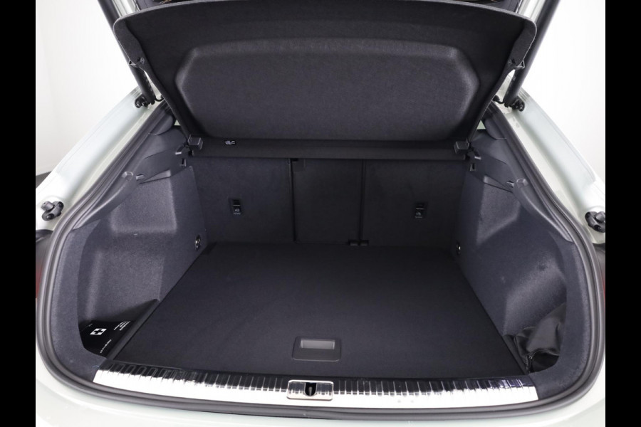 Audi Q3 Sportback 35 TFSI S Edition Competition | Zakelijke financiering 3,99% | Adaptive cruise control | Sonos premium 3d sound | Optiekpakket zwart plus | Ambient verlichting | Keyless |