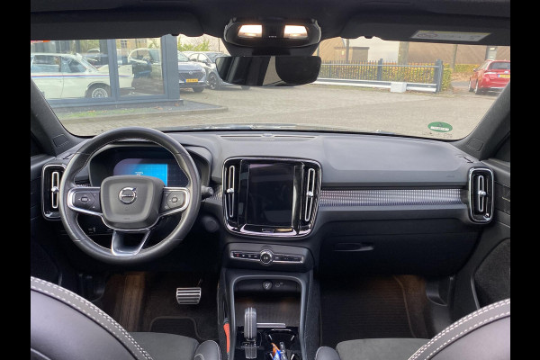 Volvo XC40 Recharge P8 AWD R-Design SOH 92% 1e eigenaar | Origineel NL auto | Pano | Harman Kardon | 360° Camera | Elec. trekhaak | Rijklaar met 12 mnd BOVAG | BTW verrekenbaar