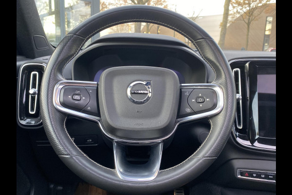 Volvo XC40 Recharge P8 AWD R-Design SOH 92% 1e eigenaar | Origineel NL auto | Pano | Harman Kardon | 360° Camera | Elec. trekhaak | Rijklaar met 12 mnd BOVAG | BTW verrekenbaar