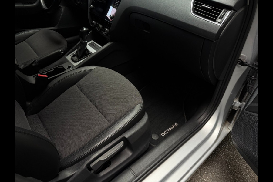 Škoda Octavia Combi 1.5 TSi 150 Pk Automaat Business Edition Climate Controle trekhaak Navigatie Stoelverwarming