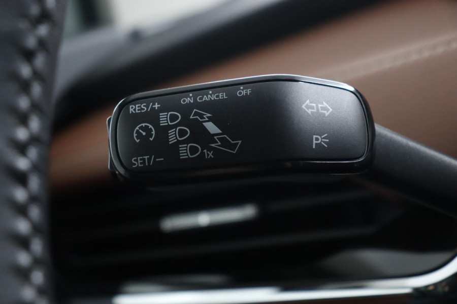 Škoda ENYAQ iV 60|Warmtepomp|Leer|Stoelverwarming|Trekhaak|SOH 92%|