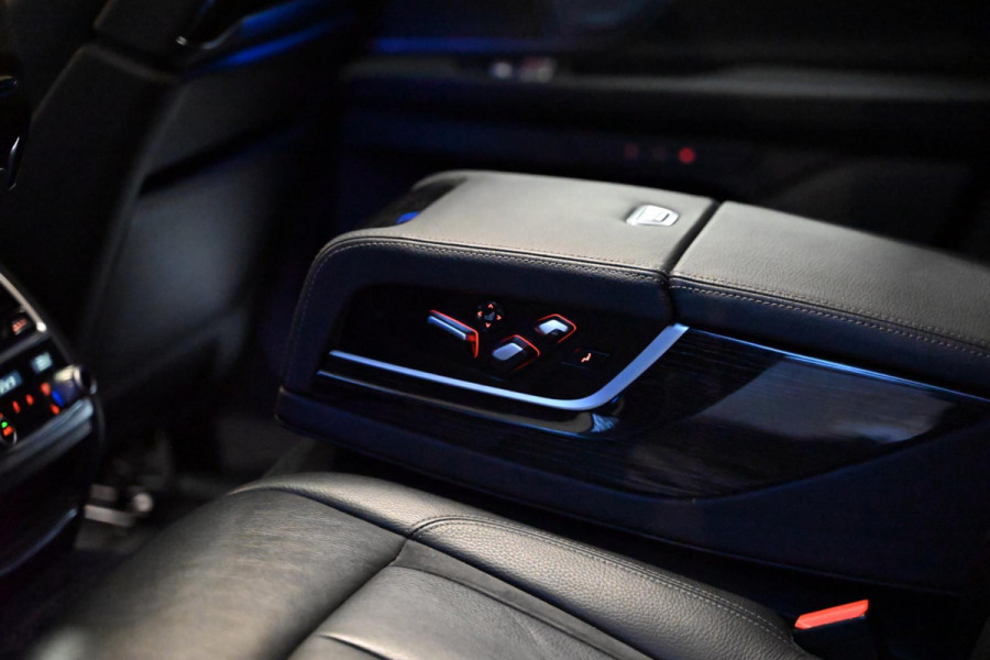 BMW 7 Serie 740e M Sport - 360 Camera - Massage - El. Achterbank - Laser Koplampen - Adaptive Cruise Control - Soft-Close