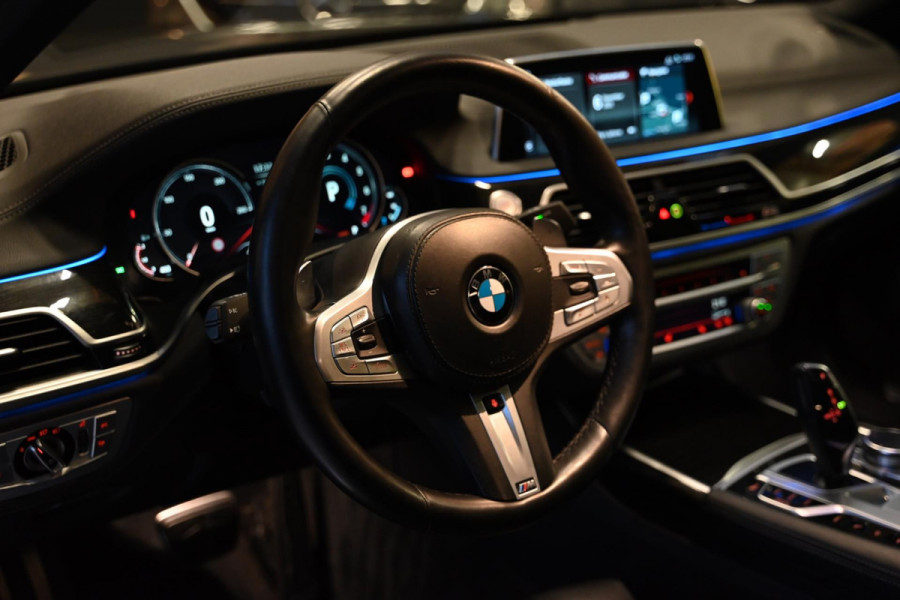 BMW 7 Serie 740e M Sport - 360 Camera - Massage - El. Achterbank - Laser Koplampen - Adaptive Cruise Control - Soft-Close