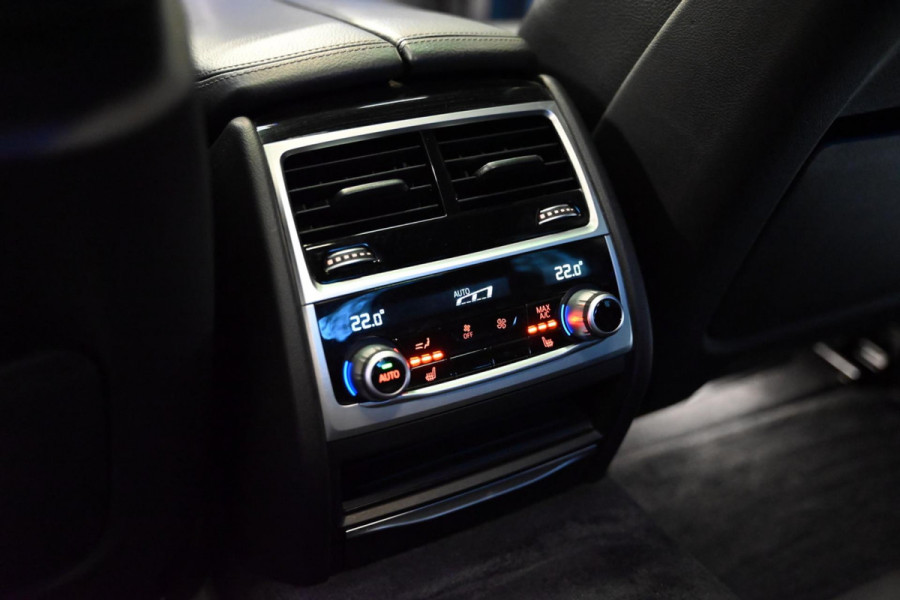 BMW 7 Serie 740e M Sport - 360 Camera - Massage - El. Achterbank - Laser Koplampen - Adaptive Cruise Control - Soft-Close
