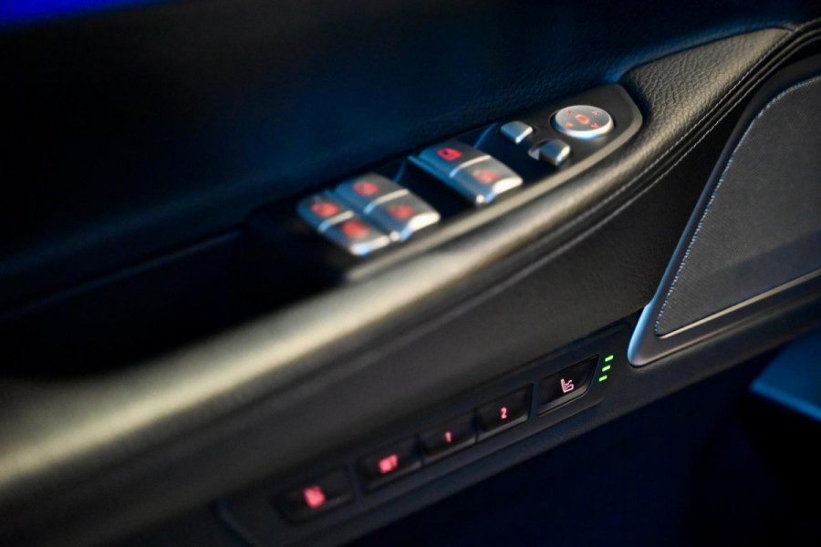 BMW 7 Serie 740e M Sport - 360 Camera - Massage - El. Achterbank - Laser Koplampen - Adaptive Cruise Control - Soft-Close
