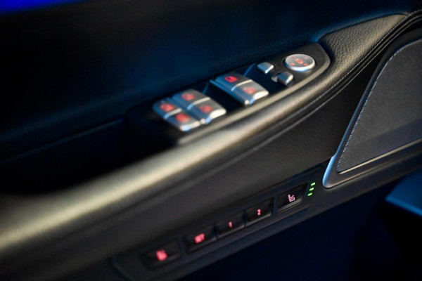BMW 7 Serie 740e M Sport - 360 Camera - Massage - El. Achterbank - Laser Koplampen - Adaptive Cruise Control - Soft-Close