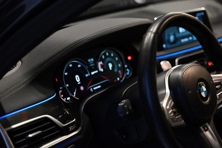 BMW 7 Serie 740e M Sport - 360 Camera - Massage - El. Achterbank - Laser Koplampen - Adaptive Cruise Control - Soft-Close