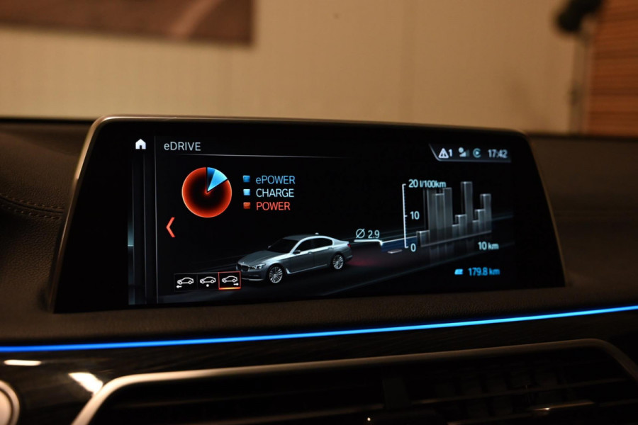 BMW 7 Serie 740e M Sport - 360 Camera - Massage - El. Achterbank - Laser Koplampen - Adaptive Cruise Control - Soft-Close