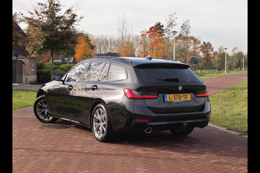 BMW 3 Serie Touring 318i Executive Edition | Camera | Apple Carplay | Trekhaak | Cruise Control | Automaat |