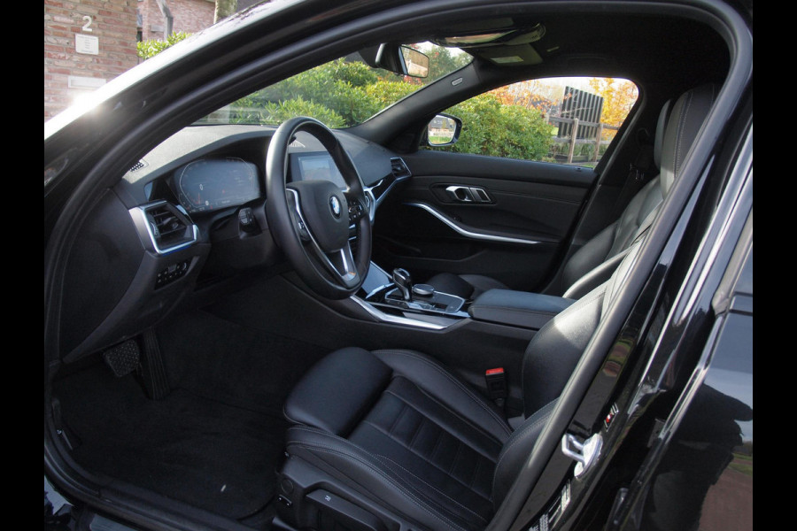 BMW 3 Serie Touring 318i Executive Edition | Camera | Apple Carplay | Trekhaak | Cruise Control | Automaat |