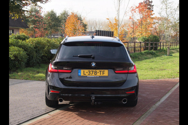 BMW 3 Serie Touring 318i Executive Edition | Camera | Apple Carplay | Trekhaak | Cruise Control | Automaat |