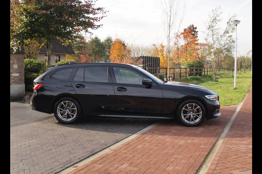 BMW 3 Serie Touring 318i Executive Edition | Camera | Apple Carplay | Trekhaak | Cruise Control | Automaat |
