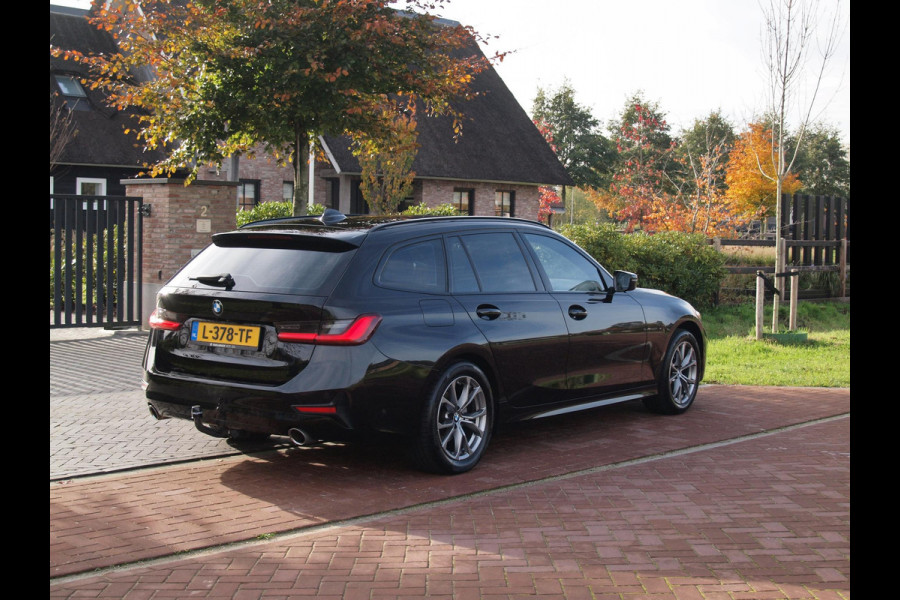 BMW 3 Serie Touring 318i Executive Edition | Camera | Apple Carplay | Trekhaak | Cruise Control | Automaat |