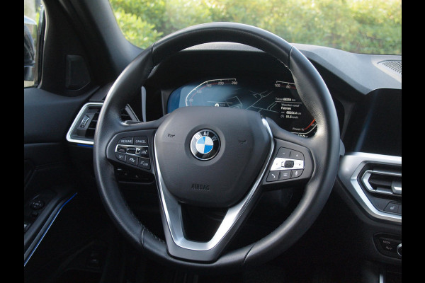 BMW 3 Serie Touring 318i Executive Edition | Camera | Apple Carplay | Trekhaak | Cruise Control | Automaat |