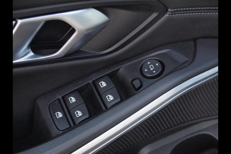 BMW 3 Serie Touring 318i Executive Edition | Camera | Apple Carplay | Trekhaak | Cruise Control | Automaat |