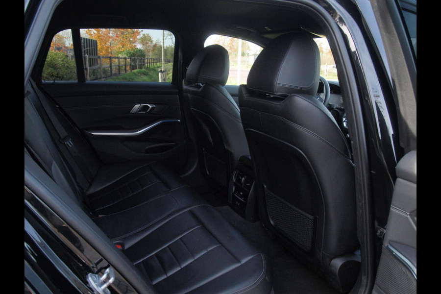 BMW 3 Serie Touring 318i Executive Edition | Camera | Apple Carplay | Trekhaak | Cruise Control | Automaat |