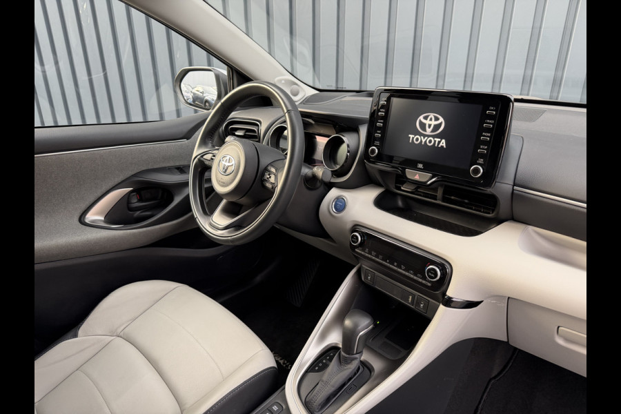 Toyota Yaris 1.5 Hybrid Executive | Creme LEER | JBL | BSM | Head-up | Rijklaar!!