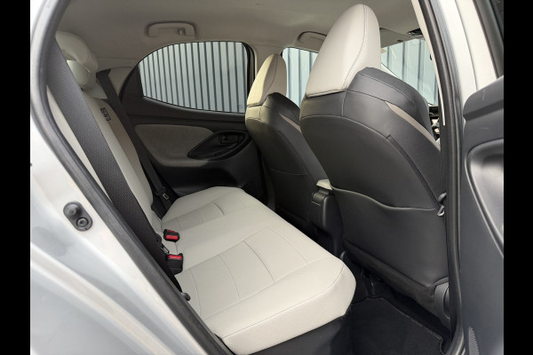 Toyota Yaris 1.5 Hybrid Executive | Creme LEER | JBL | BSM | Head-up | Rijklaar!!