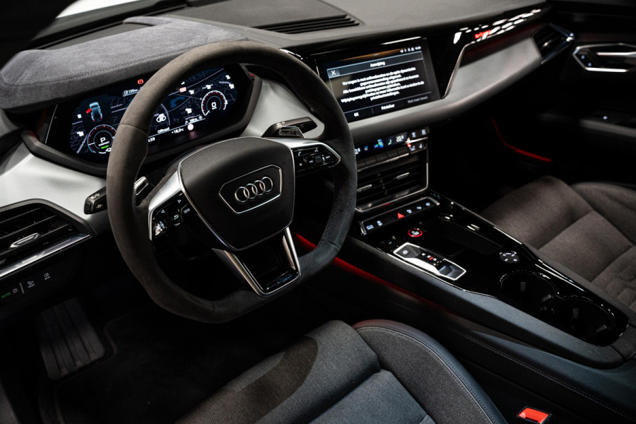 Audi e-tron GT GT 93 kWh *Luchtvering / BTW / Panorama / Warmtepomp / Surround-view / Keyless*