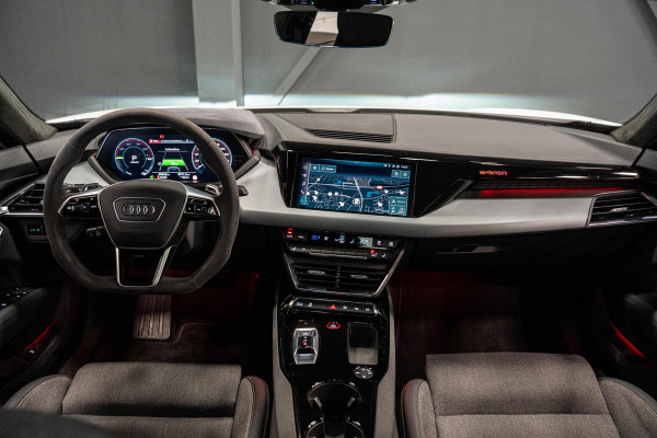 Audi e-tron GT GT 93 kWh *Luchtvering / BTW / Panorama / Warmtepomp / Surround-view / Keyless*