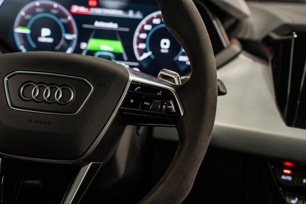 Audi e-tron GT GT 93 kWh *Luchtvering / BTW / Panorama / Warmtepomp / Surround-view / Keyless*
