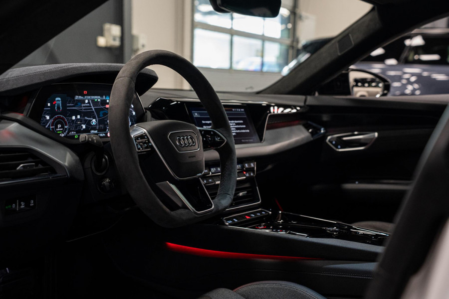 Audi e-tron GT GT 93 kWh *Luchtvering / BTW / Panorama / Warmtepomp / Surround-view / Keyless*