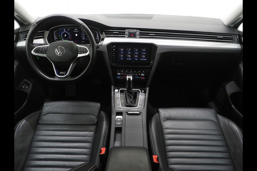 Volkswagen Passat Variant 1.4 TSI PHEV GTE R-Line | Panoramadak | Trekhaak | Massage | Adaptive Cruise | Camera | Carplay
