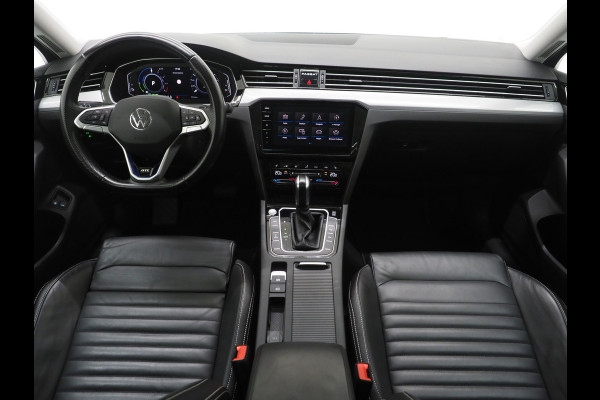 Volkswagen Passat Variant 1.4 TSI PHEV GTE R-Line | Panoramadak | Trekhaak | Massage | Adaptive Cruise | Camera | Carplay