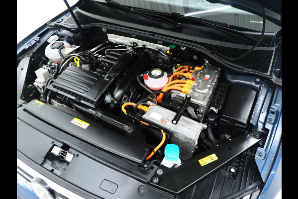 Volkswagen Passat Variant 1.4 TSI PHEV GTE R-Line | Panoramadak | Trekhaak | Massage | Adaptive Cruise | Camera | Carplay