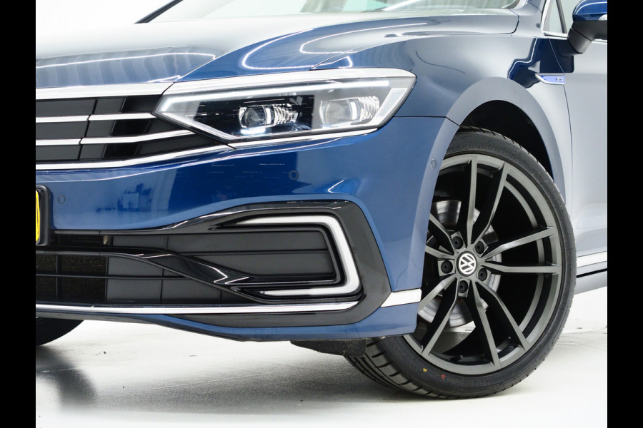 Volkswagen Passat Variant 1.4 TSI PHEV GTE R-Line | Panoramadak | Trekhaak | Massage | Adaptive Cruise | Camera | Carplay